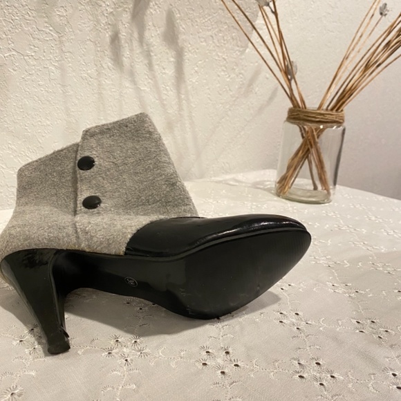 Boots - Picture 2 of 9